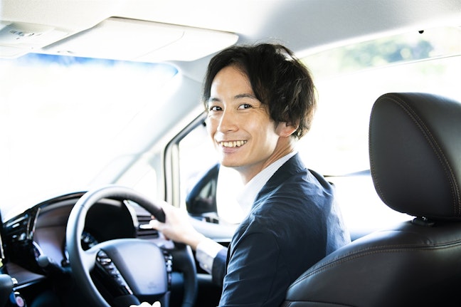 KINTOの法人契約は中途解約・車両変更は可能?知っておきたい費用と利用プラン