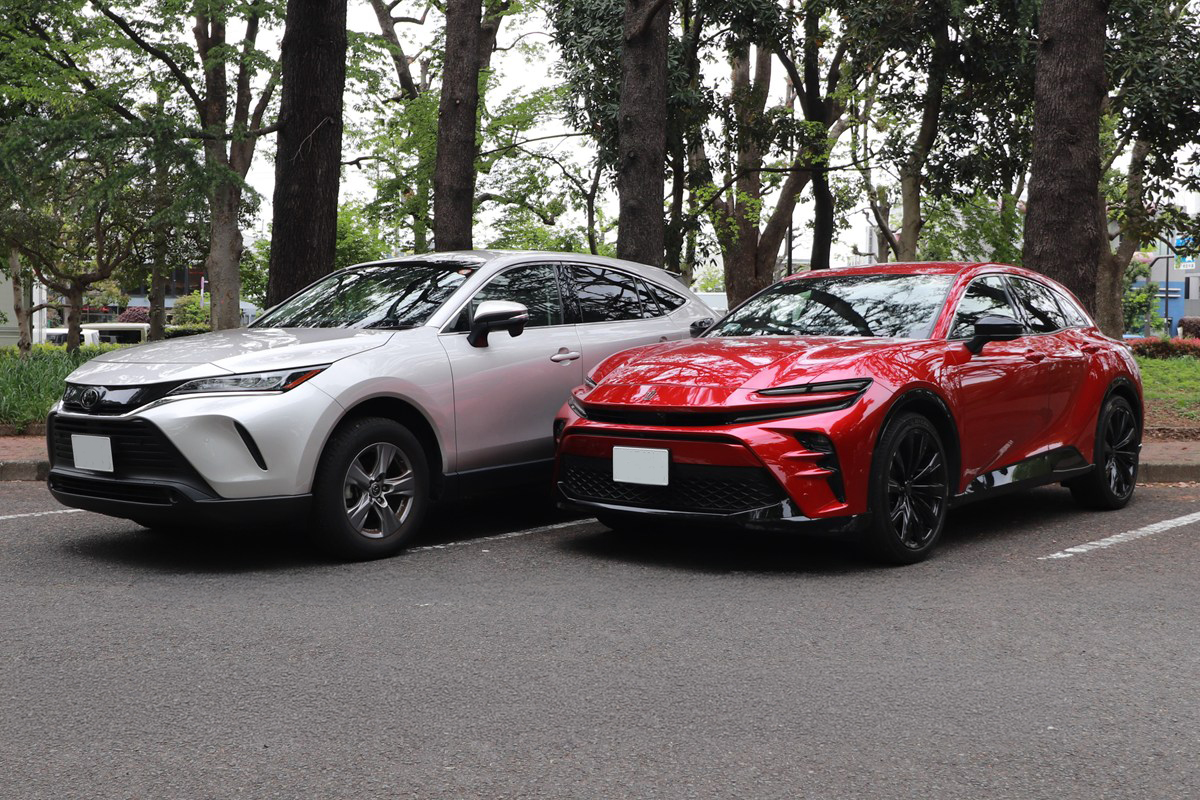 クラウン（スポーツ）とハリアーを並べたカット