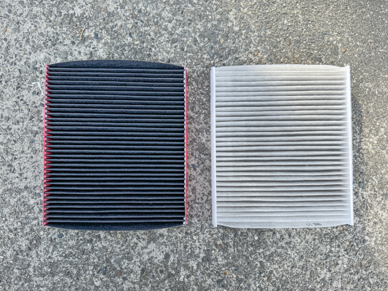 左:新しいフィルター 右:半年使ったフィルター