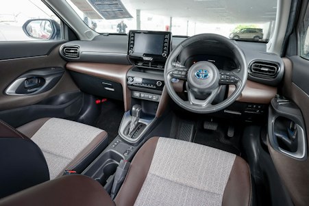 新車と中古車どっちを選ぶ？ヤリス クロスで比較検証
