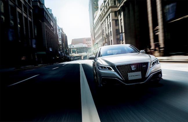 トヨタ 15代目クラウンをレビュー！国産高級車の魅力に迫る｜KINTO