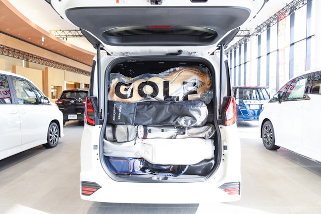 ゴルフバッグ4個積める車は？トヨタの10車種で体験レポート！カローラクロス、ライズ、ハリアー、ランクルなどの人気SUVやミニバン、ルーミーまでを実例公開【2026年版】