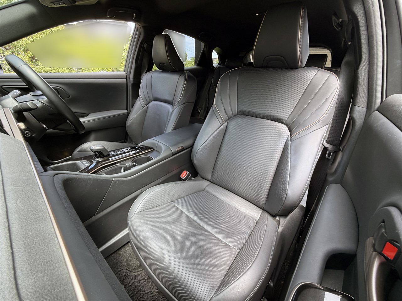 運転席と助手席にはシートベンチレーションを標準装備