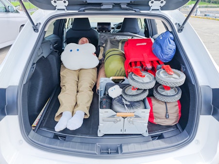 カローラツーリングの荷室検証!キャンプ&ゴルフに行ける?SUV全盛の今だからこそ「ステーションワゴン」に注目