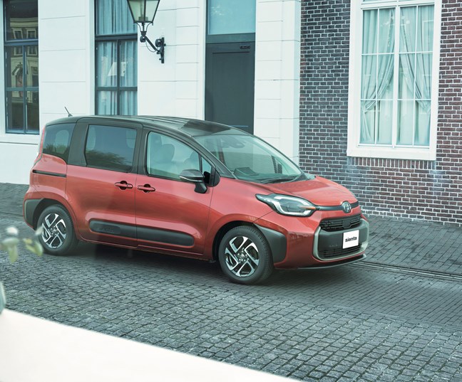 新車外しシエンタZグレードのホイールとホイールキャップ。2組