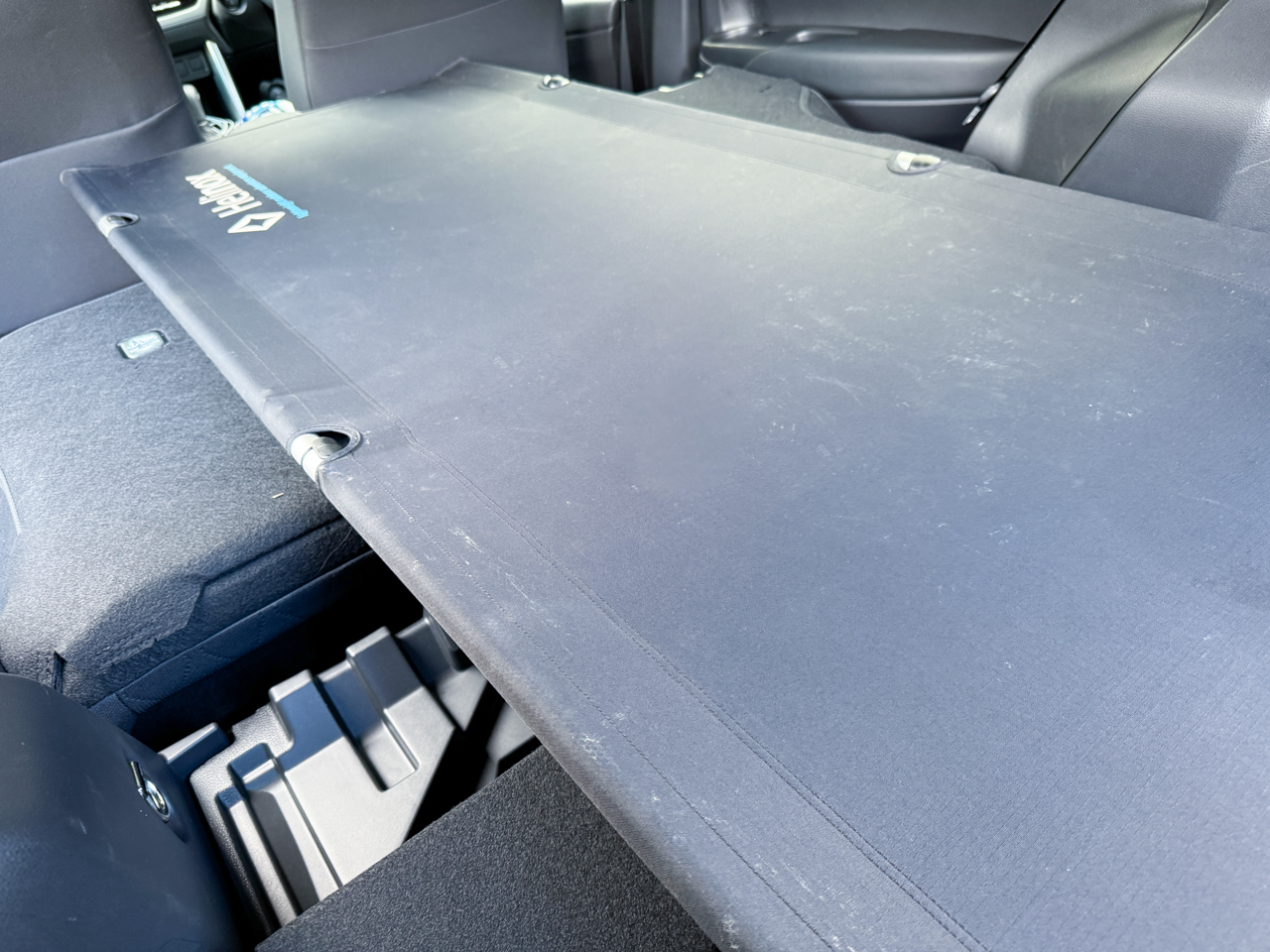 足の取り付け位置が荷室の形状に奇跡的なフィット