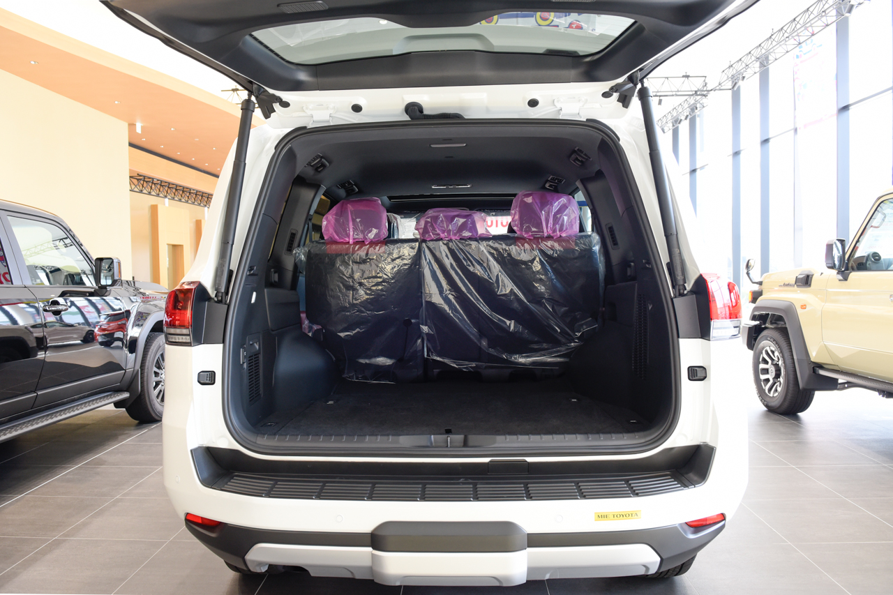 ランクル300の荷室