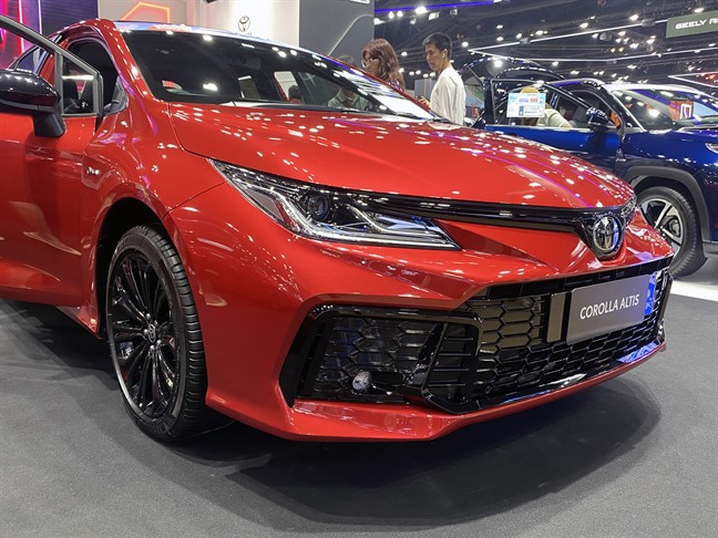 カローラALTIS①