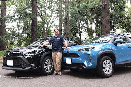 ヤリス クロスとカローラ クロスを実車で比較!サイズ・乗降性・荷室の違いは?