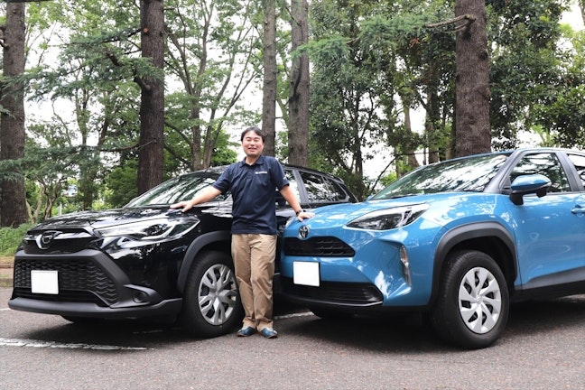 ヤリス クロスとカローラ クロスを実車で比較!サイズ・乗降性・荷室の違いは?