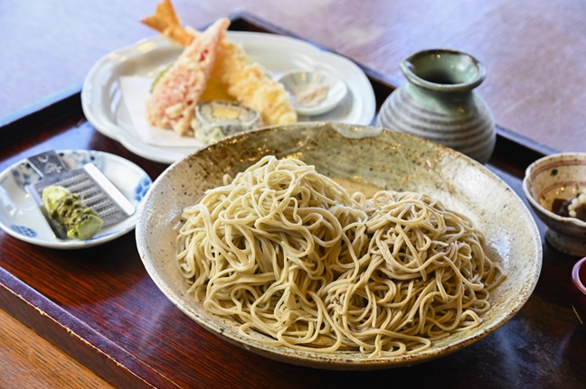 蕎麦料理処萱（かや）の蕎麦とミニ天ぷら