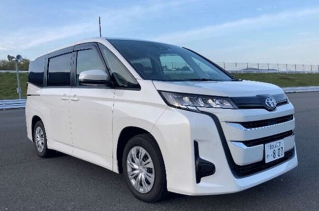 全方位的な“改善・進歩”」トヨタ新型ノア・ハイブリッドを試乗！｜KINTO