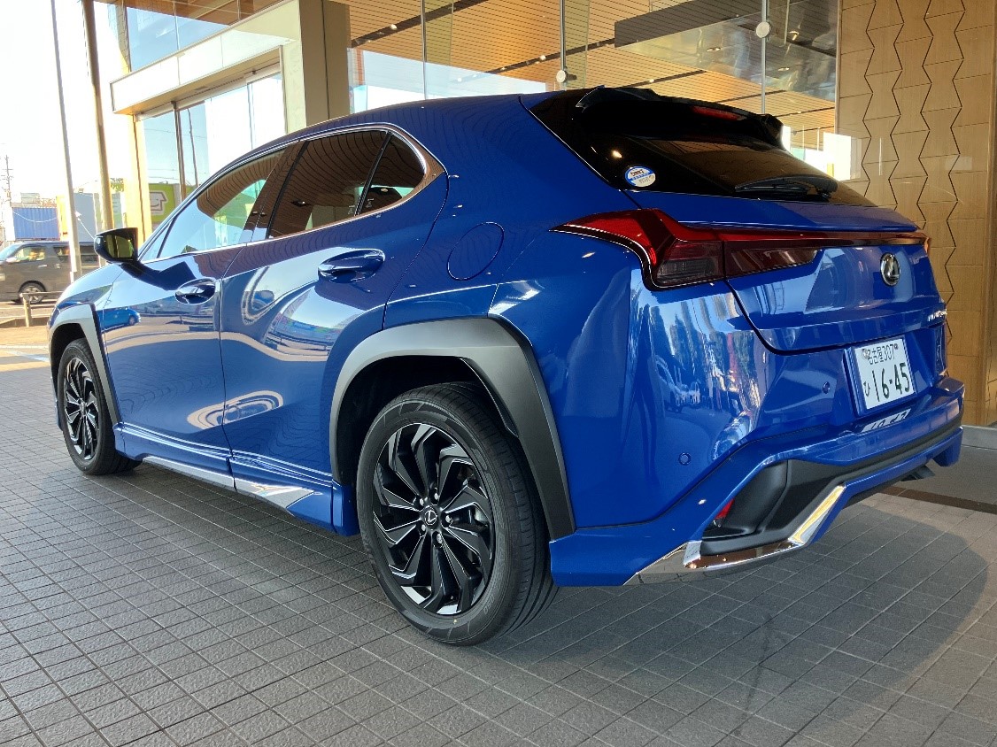 LEXUS UX300h “version L” AWD リヤ