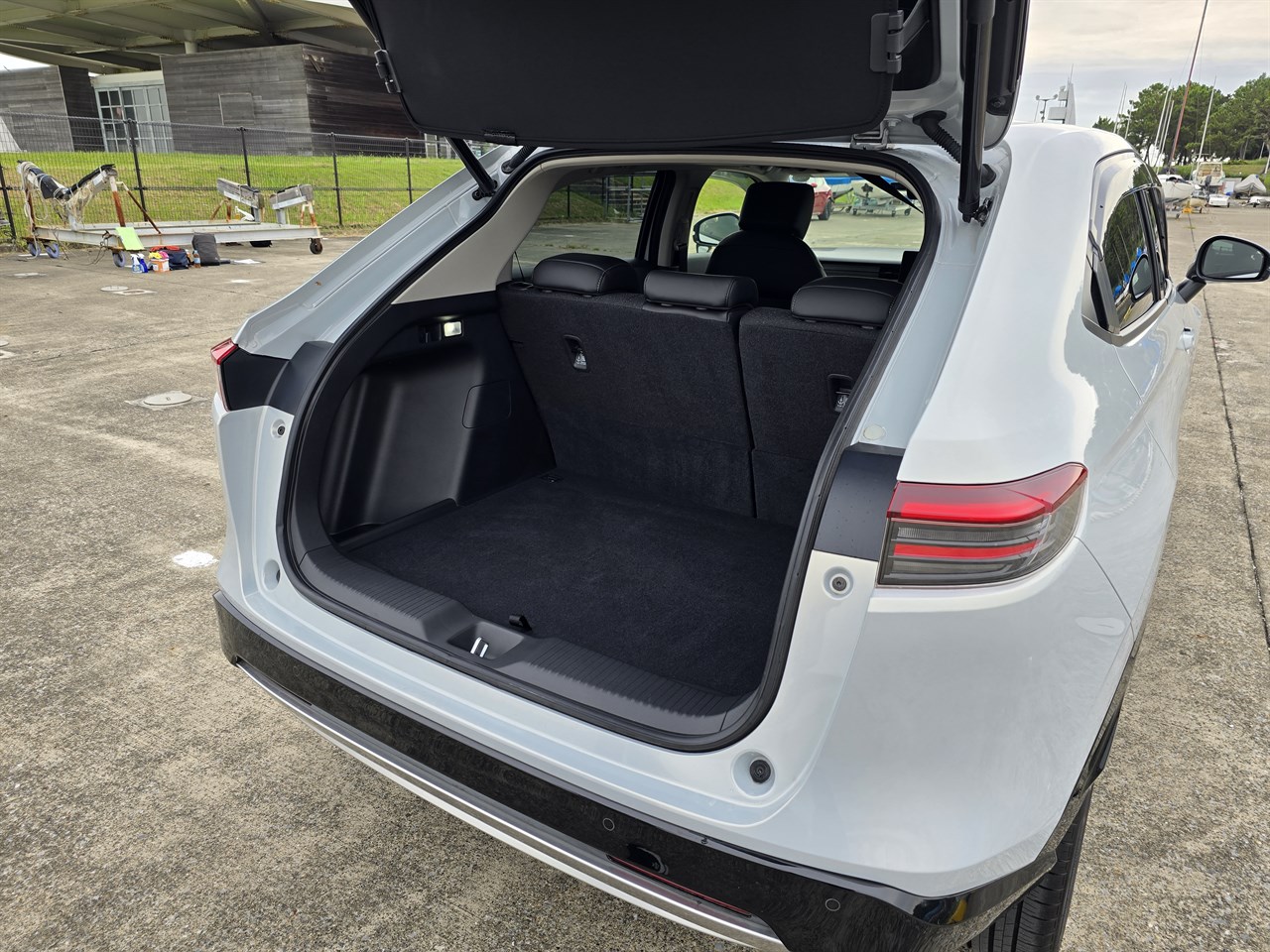 ヴェゼルの荷室