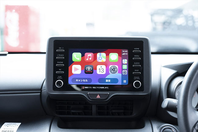 壁紙を設定したApple CarPlayのホーム画面