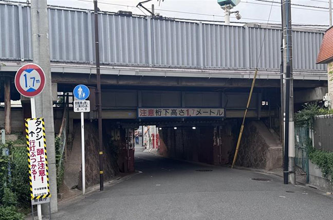 牛田駅近くのガード下
