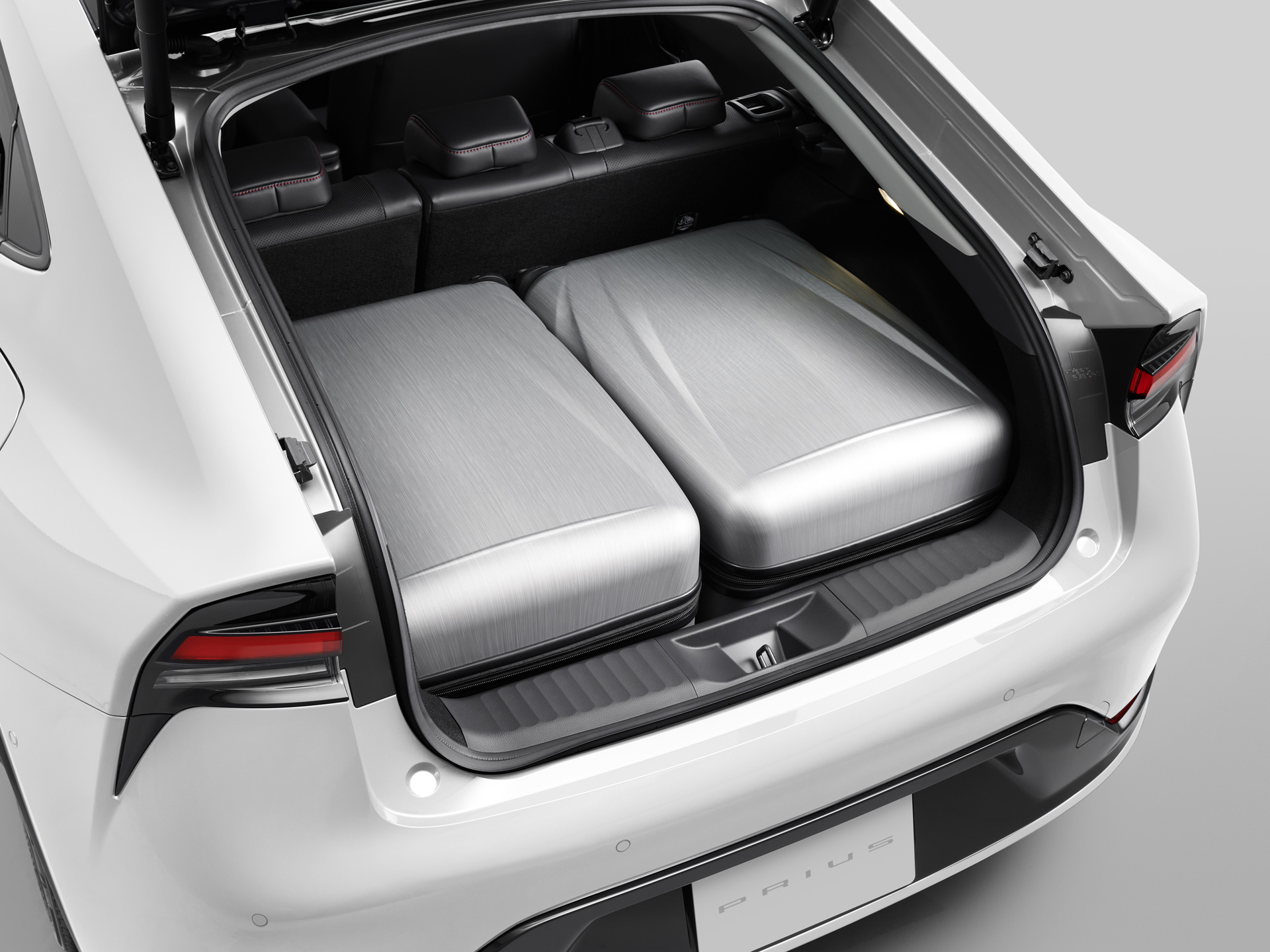 C-HRの乗り換え先候補？新型プリウスとSUV「C-HR」を比較｜KINTO