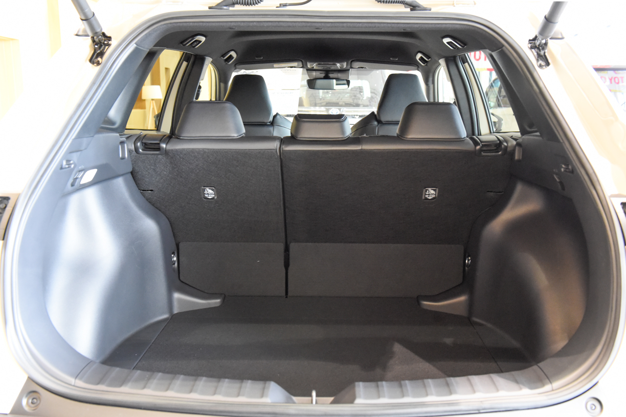 カローラクロスの荷室