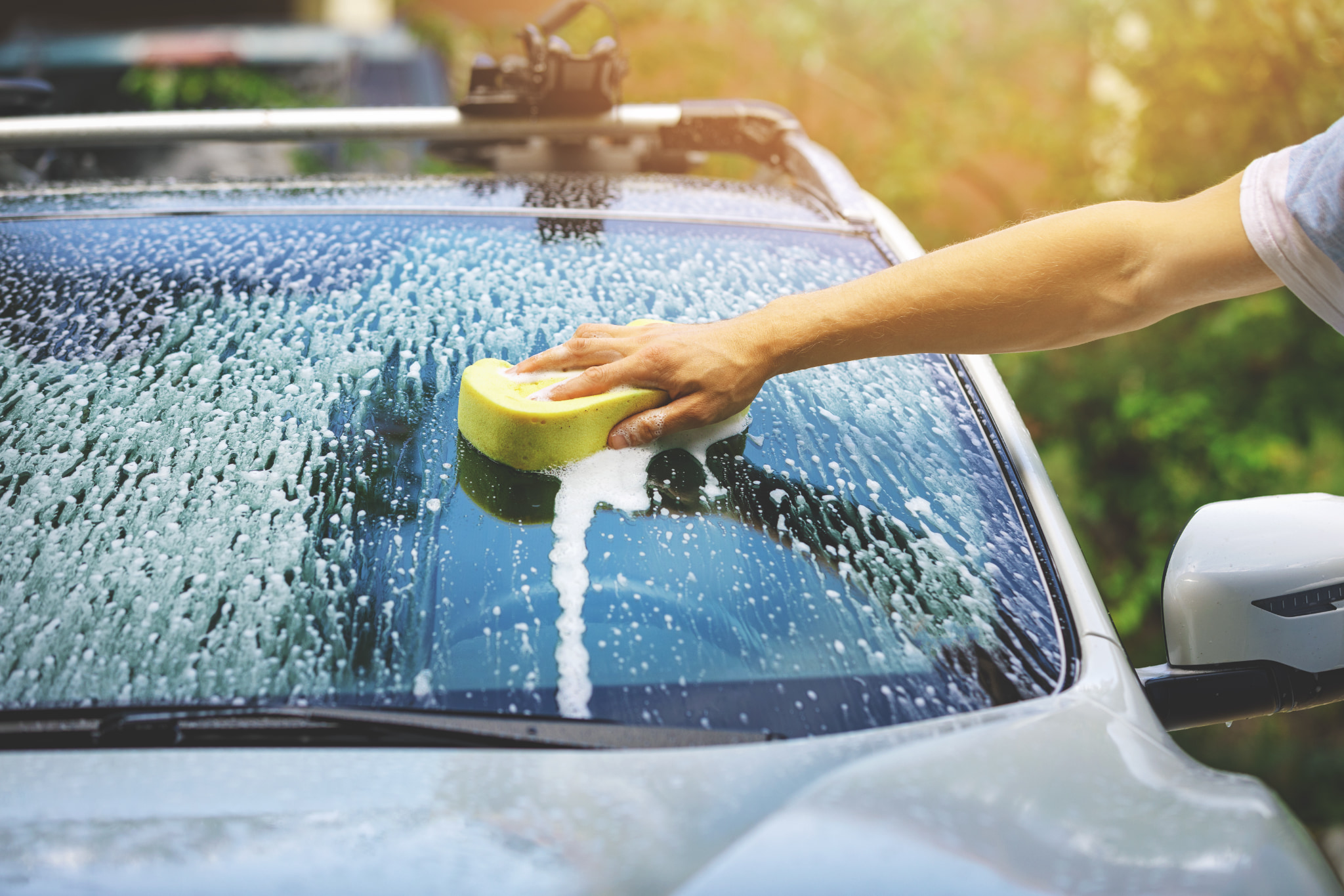 夏は洗車の方法にも注意が必要