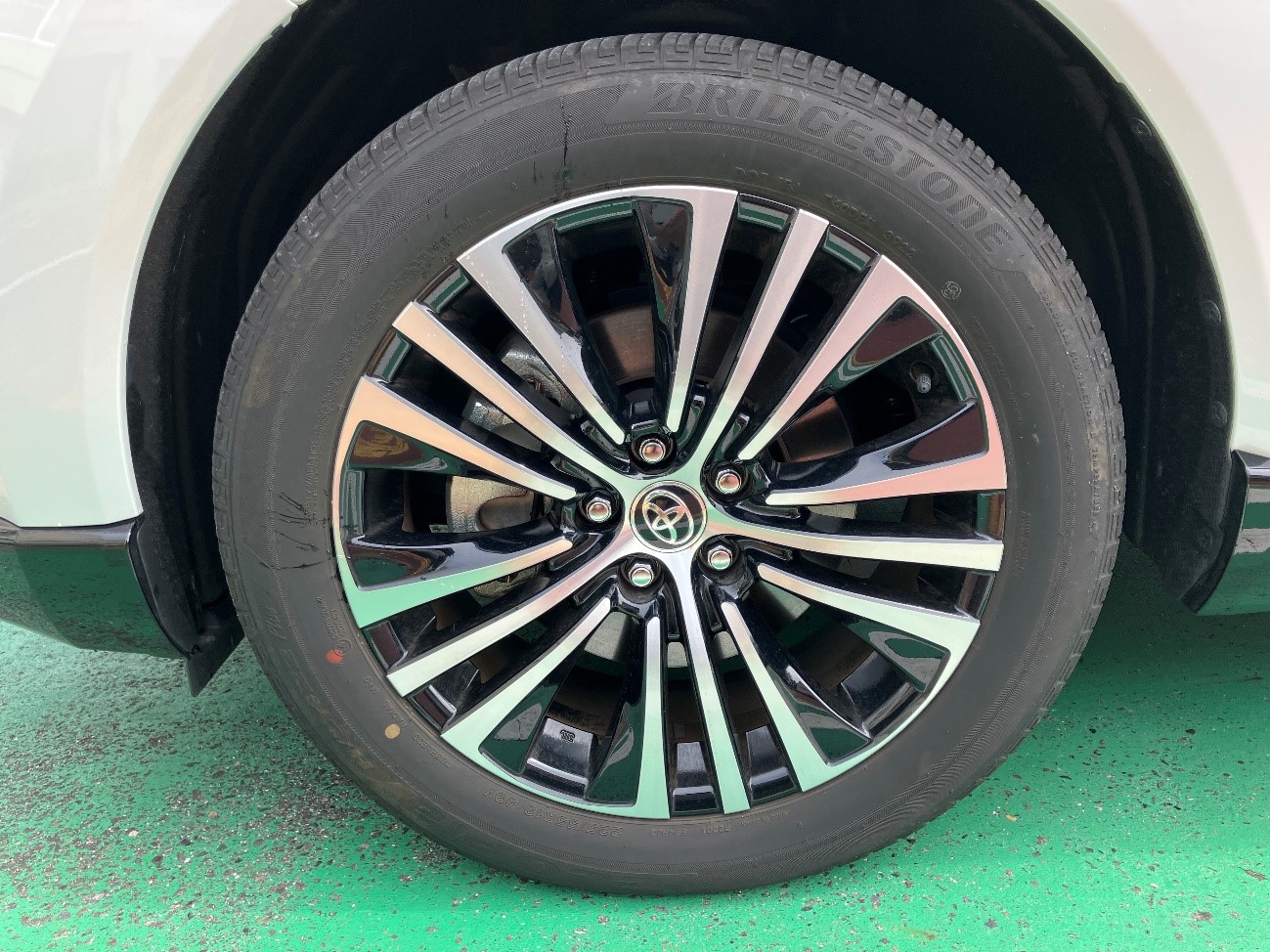 ハリアー PHEV タイヤ