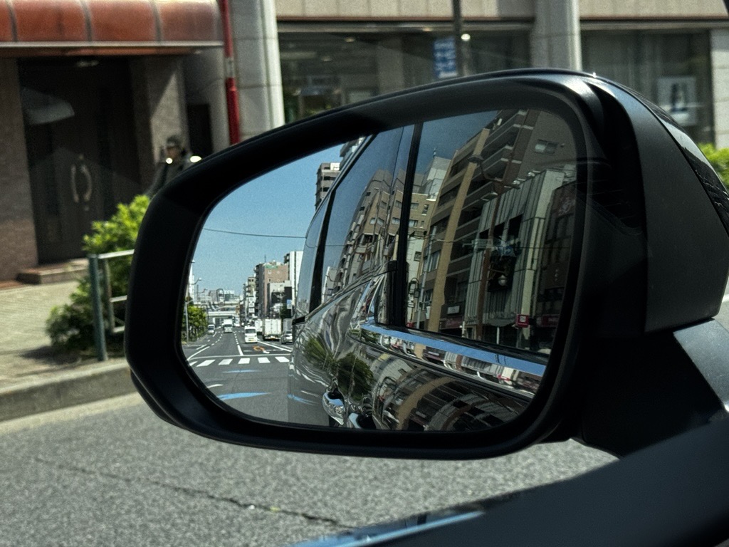 運転中のミラーの見え方（イメージ）