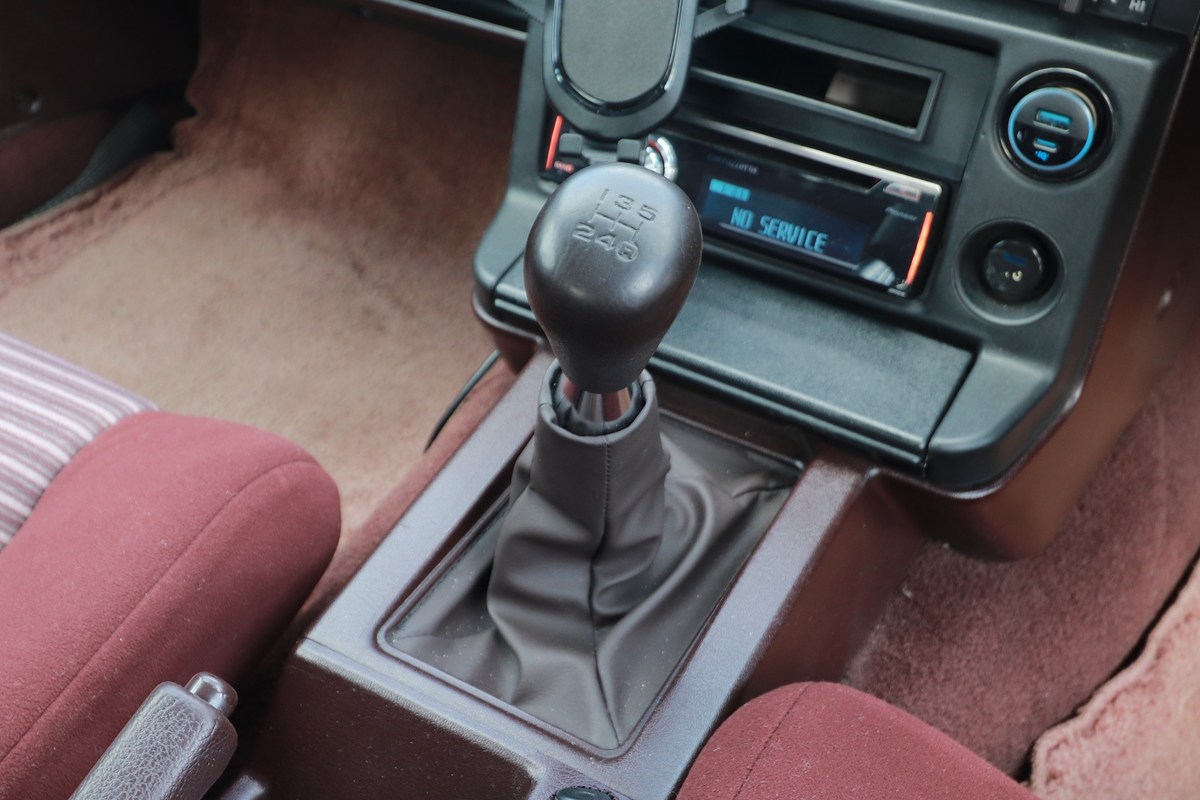 シフトノブは別のトヨタ車のもののよう。フィーリングはよく、シフトミスをするようなこともなく、シフト操作自体を楽しみたくなる