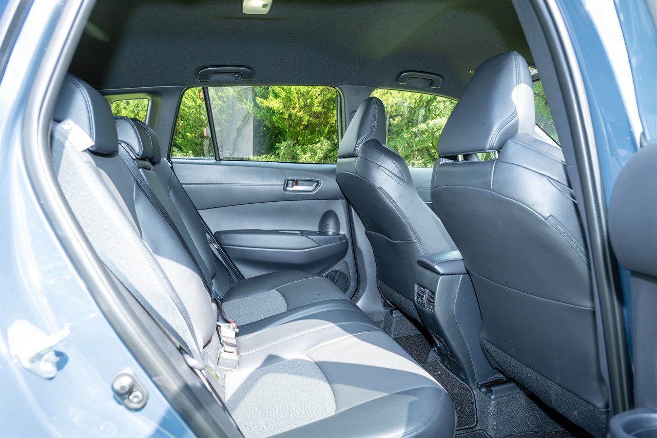 カローラ クロスのリヤシートまわり