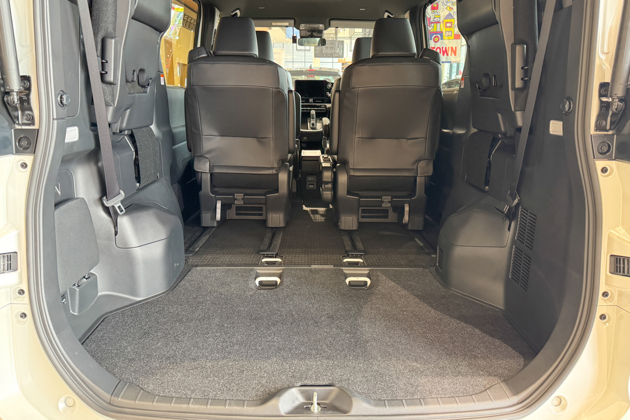 ヴォクシーの荷室