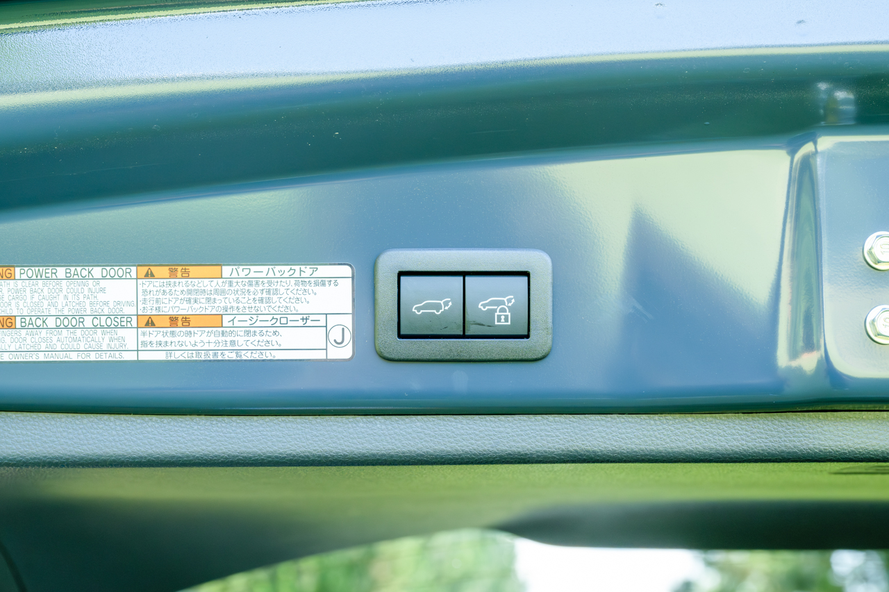 「パワーバックドア」のスイッチ