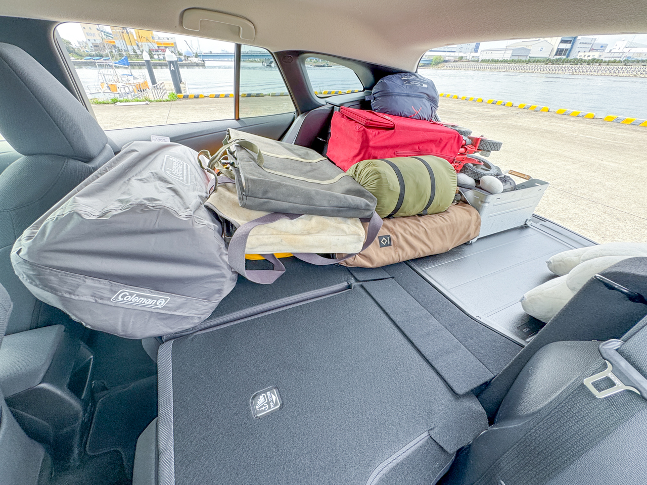 ゴルフバッグだけ下ろした荷室