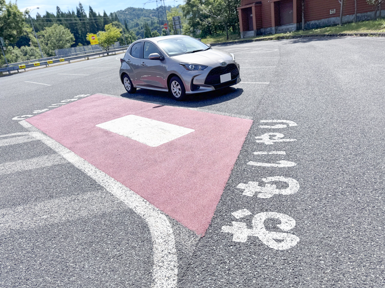 停車中のヤリス