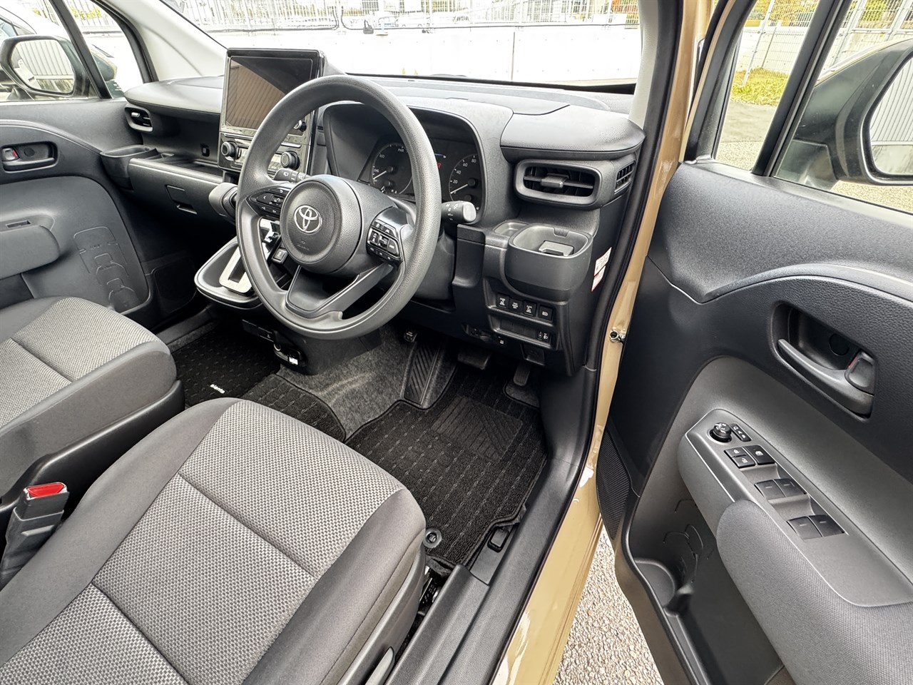 シエンタの車内