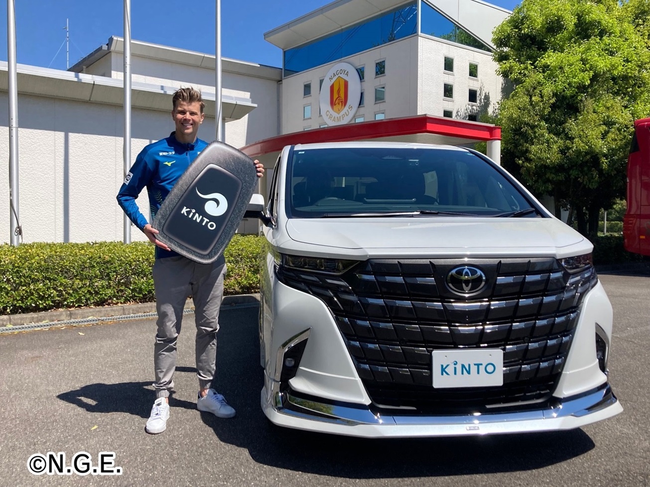 ランゲラック選手が所属する名古屋グランパスがKINTOで