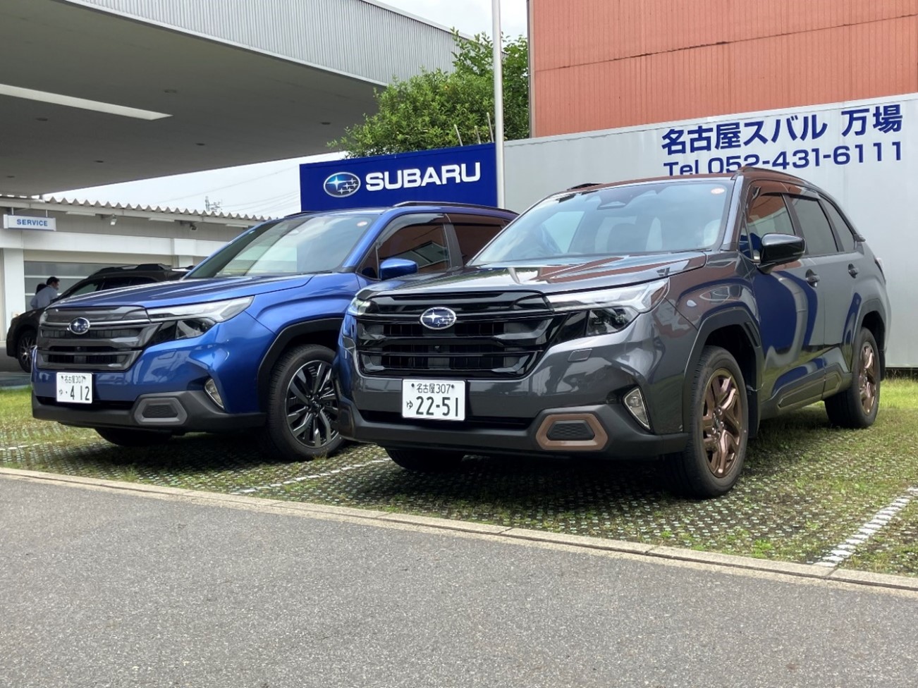 左:Premium S:HEV EX / 右:SPORT EX