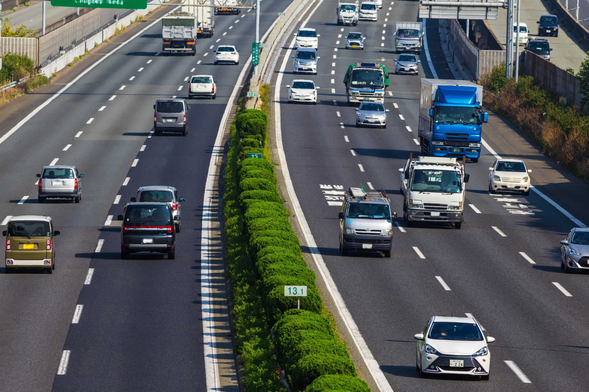 追い付かれたら、追い付いた車に道を譲らなければならない