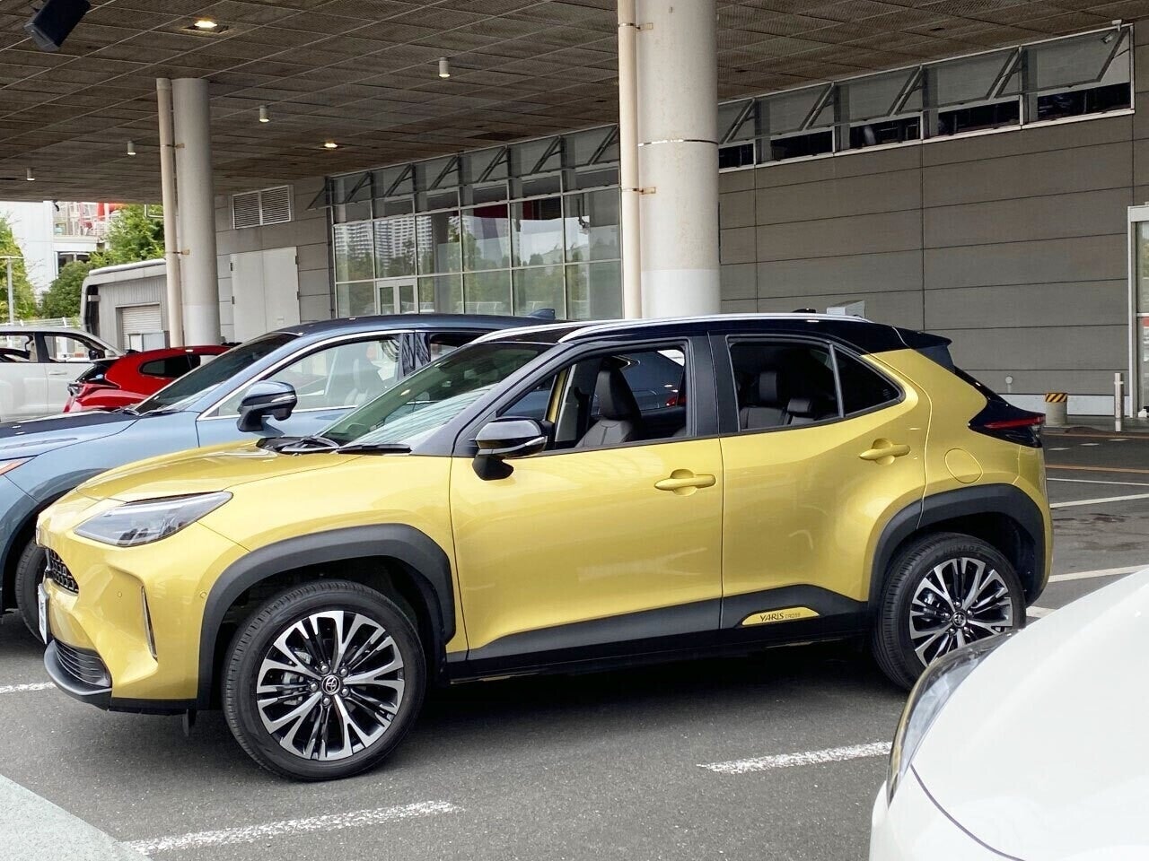 黄色のヤリスクロス