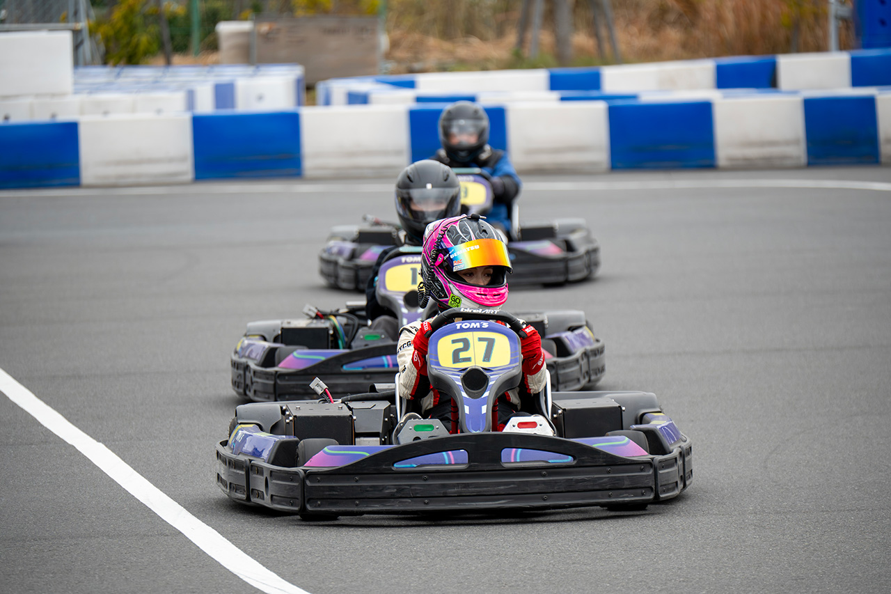 インストラクターの先導で慣熟走行をスタート 