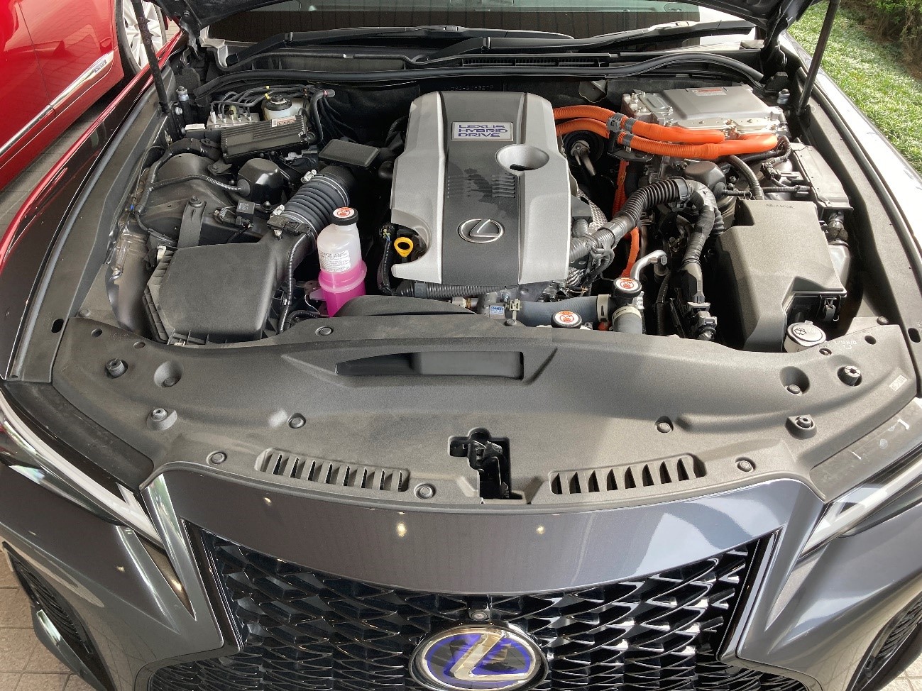 LEXUS IS300h “F SPORTを試乗レビュー” セダンならではの“乗り