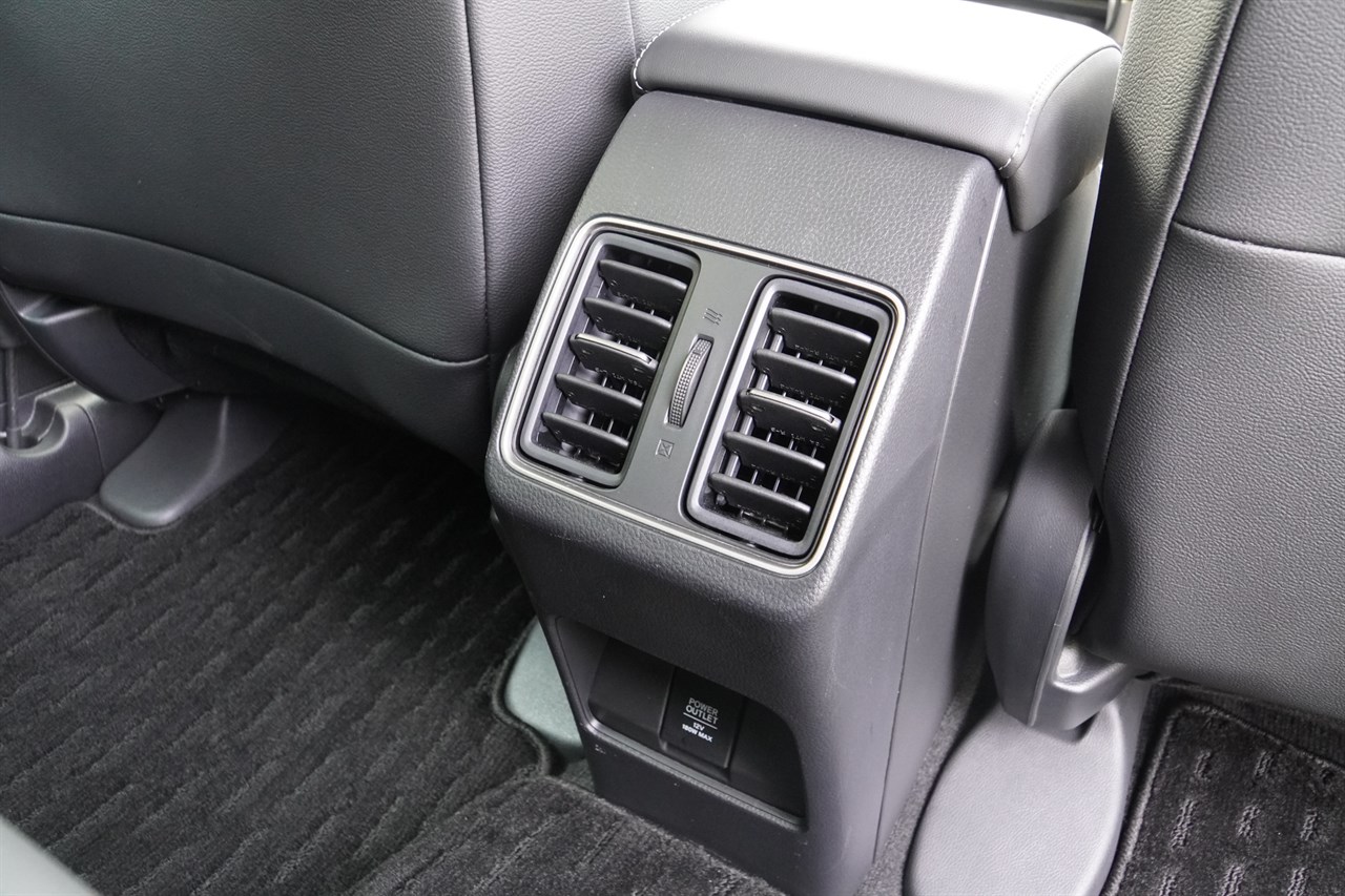 WR-Vにのみある後席用エアコン吹き出し口