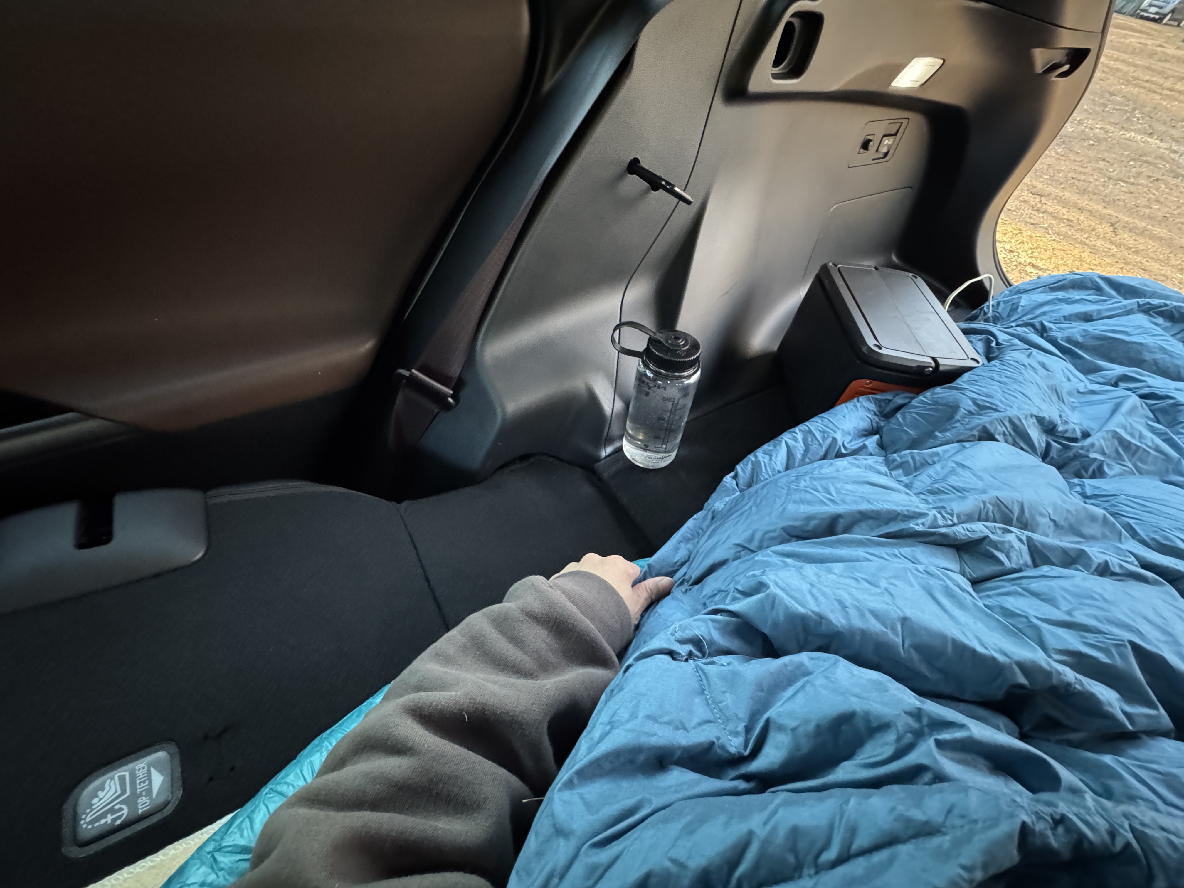 ハリアー車中泊（サイドの余裕）