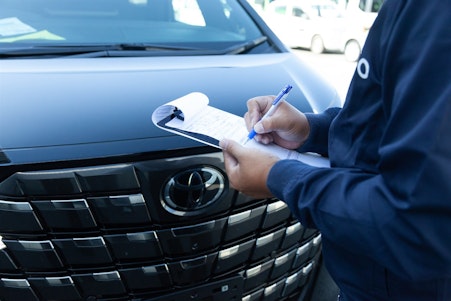 【新生活に向けた初めての中古車選び】KINTOの中古車を取材！「キズあり」の意外なメリットとは？