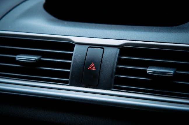 車のエアコンが臭い？ニオイの原因と対策(予防・除去)を紹介