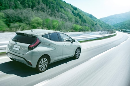 【2024年一部改良】トヨタ アクアをレビュー!特別仕様車や価格も解説