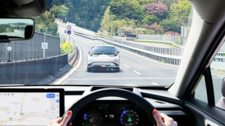 運転支援システムを正しく理解!「過信」を「安心」に変える心得